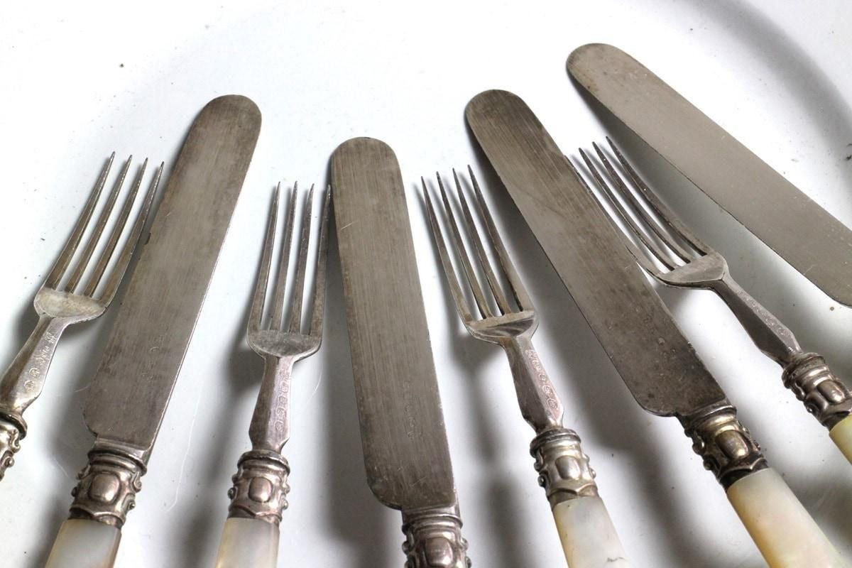 英国製アンティーク、白蝶貝の繊細なナイフ&フォーク