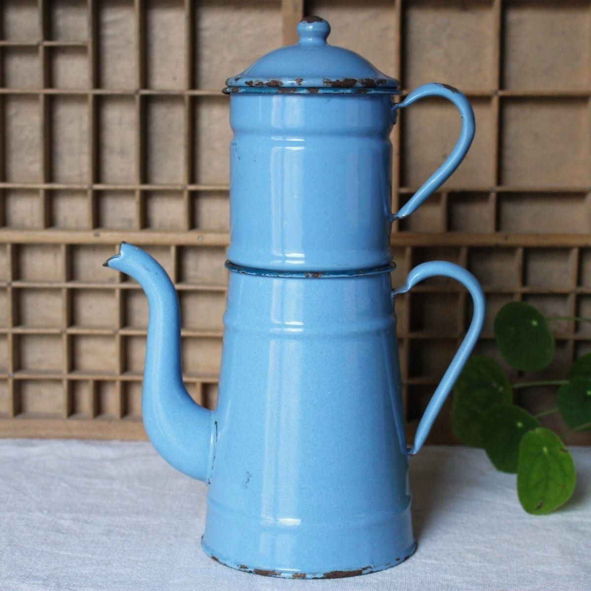 フランス製アンティークの時代を感じるコーヒーポット