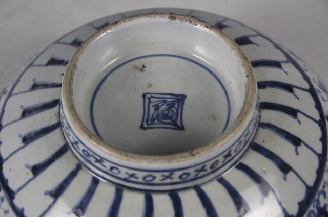 江戸中期 伊万里染付花唐草大鉢（直径30.8cm）