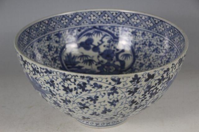 江戸中期 伊万里染付花唐草大鉢（直径30.8cm）