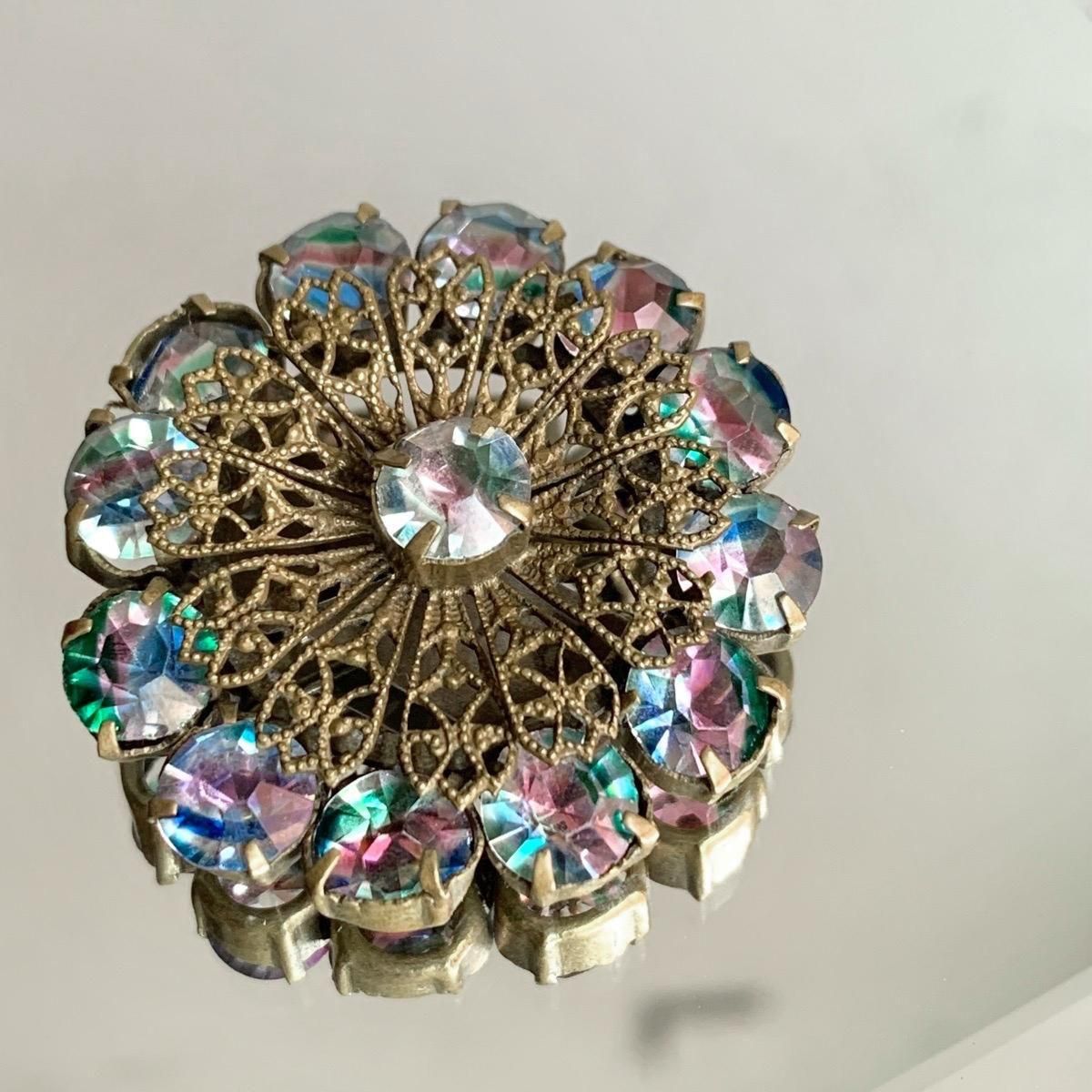 1930-40年代 アイリスガラス 花ブローチ（Iris Glass Brooch）- JeJe