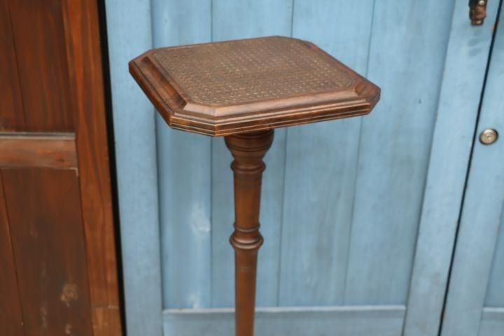 アメリカのメーカーThe Bombay Company(ボンベイ カンパニー)のサイド