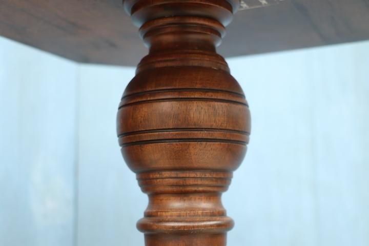 アメリカのメーカーThe Bombay Company(ボンベイ カンパニー)のサイド