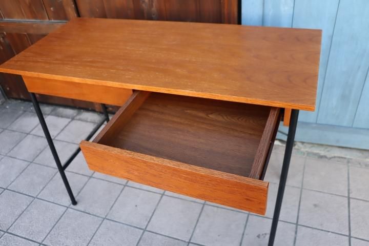 niko and…(ニコアンド)のオーク材を使用したパーソナルデスクです