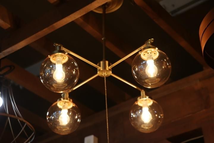 unico(ウニコ)のMOON CROSS LAMPです。 真鍮のような濃淡のある