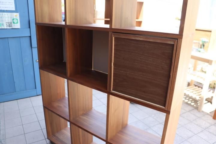 人気の無印良品(MUJI)のウォールナット材・3段・4列・スタッキング