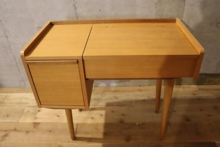 unico(ウニコ)の中でも人気のALBERO(アルベロ)シリーズ ドレッサーです