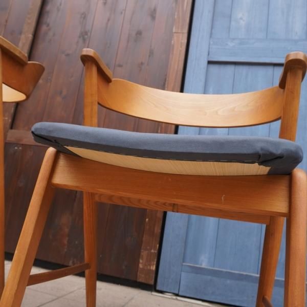 MOMO natural(モモナチュラル)のLAME CHAIR。ほんの少し飛び出た