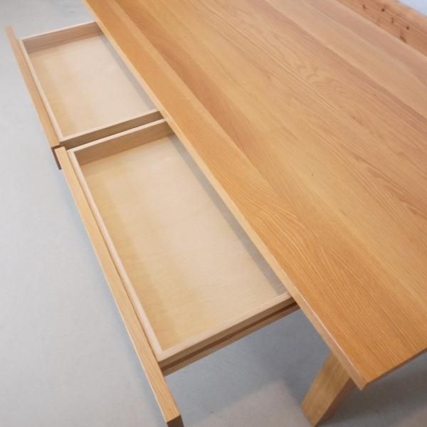 無印良品(MUJI)の人気のオーク無垢材 ローテーブルです！引出し付