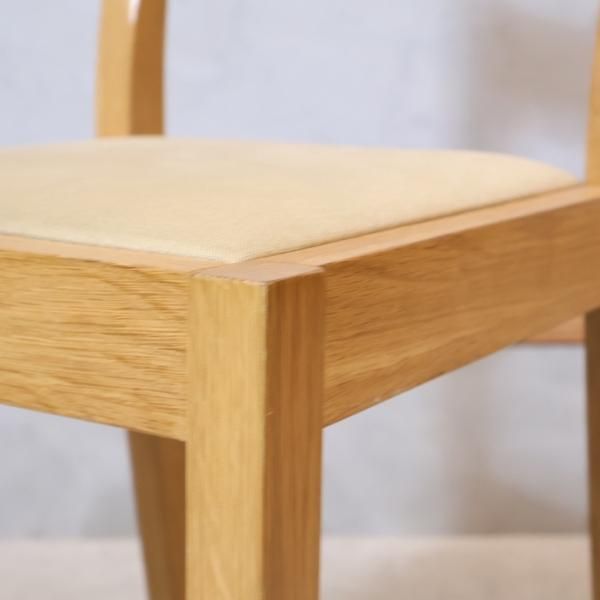 人気の無印良品(MUJI)のオーク無垢材を使用したダイニングチェアー2脚