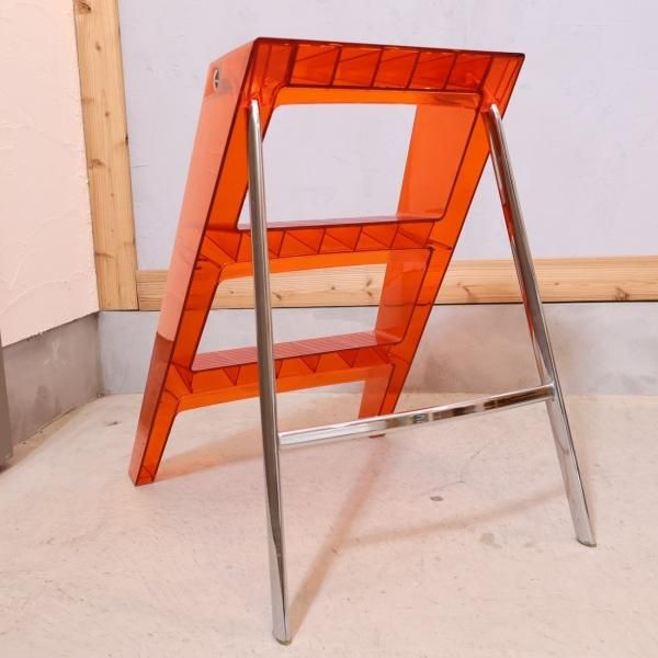 イタリアのデザイナーズ家具ブランドKARTELL(カルテル)のUPPER