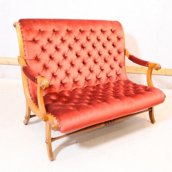 横浜クラシック家具 Daniel(ダニエル)のブーツ ラブシートです。樺桜材