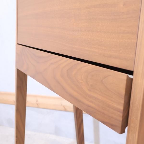 karimoku(カリモク家具)よりQT2811 ウォールナット材 ドレッサー。鏡や