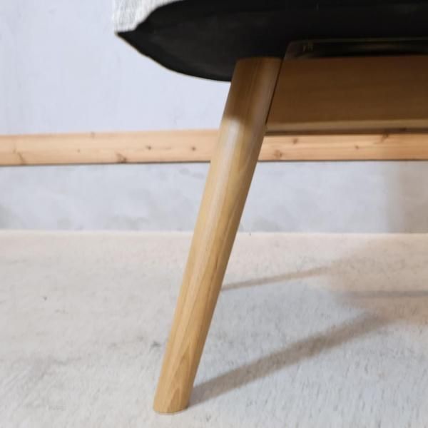 unico(ウニコ)のPIIVO(ピーヴォ) 回転式チェアです。丸みのある