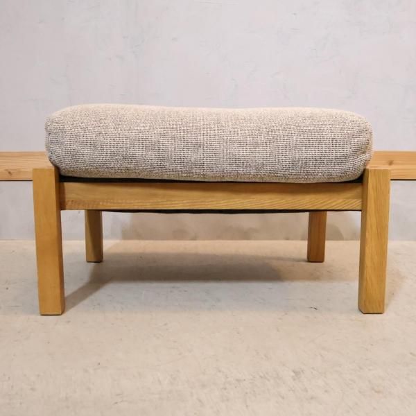 unico(ウニコ)のTABER(テイバー)シリーズのオットマンです。緩やかな