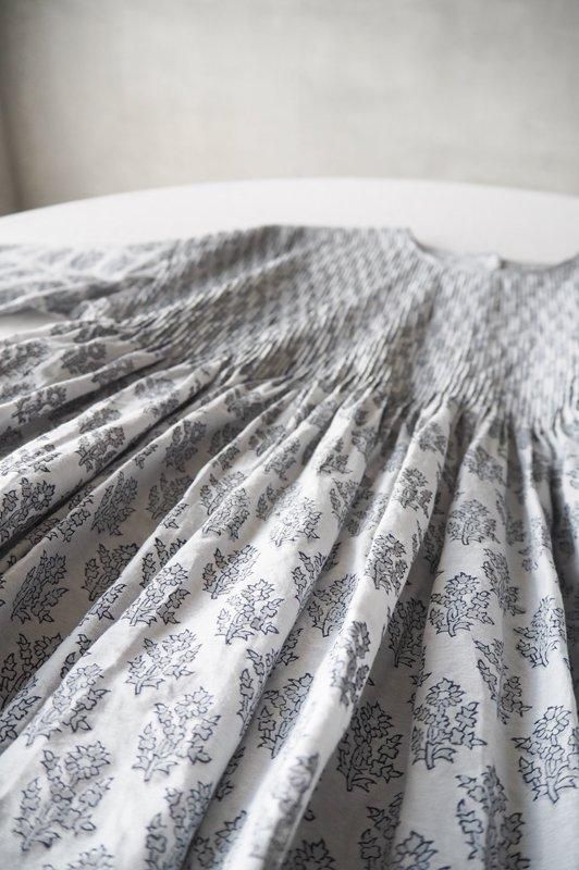 maison de soilフラワーブロックプリント ミニピンタックブラウス