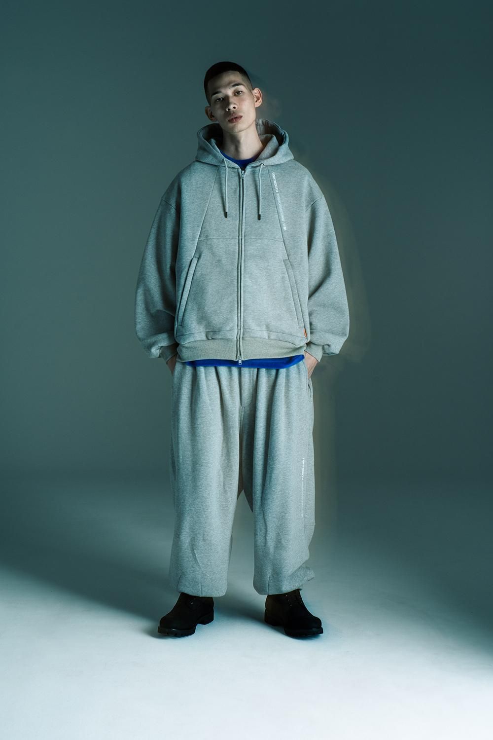 PYRAMID ZIP HOODIE - TIGHTBOOTH® タイトブース オフィシャルウェブサイト