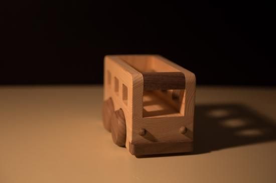 オルゴールバス｜IKONIH（アイコニー）オルゴールが流れる木のおもちゃ