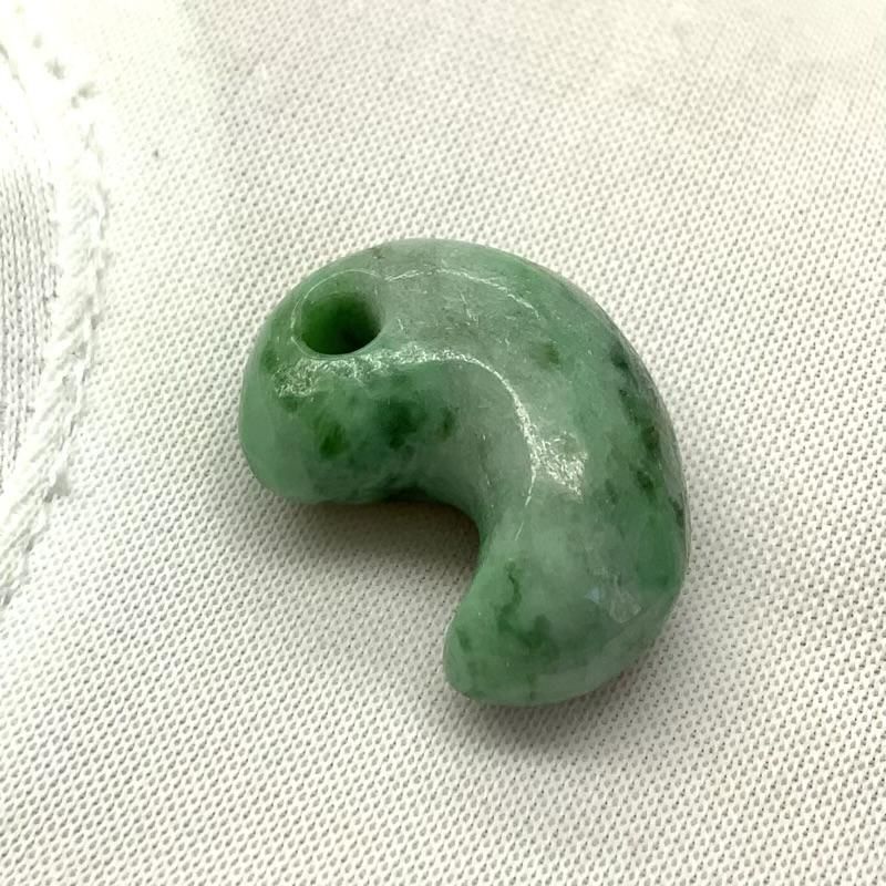 糸魚川翡翠 勾玉 巴型 】 国産 天然石 ひすい ヒスイ Jade カワセミ