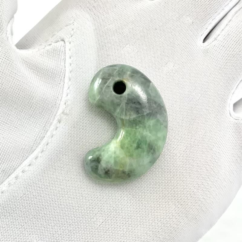 糸魚川翡翠(金山谷産) 勾玉 巴型 】 国産 天然石 糸魚川産翡翠 ひすい