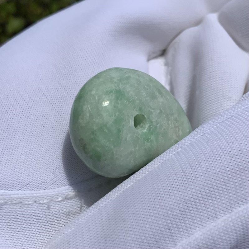 糸魚川翡翠 勾玉 巴型 】 国産 天然石 糸魚川産翡翠 ひすい ヒスイ