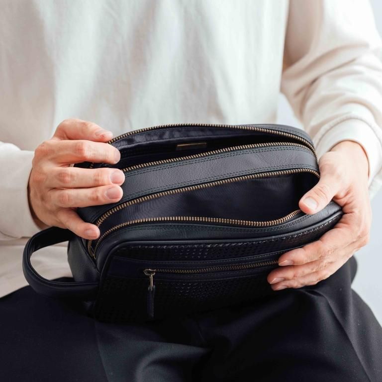 隼人 H-2セカンドバッグ［黒地×黒漆］：印傳屋公式オンラインショップ