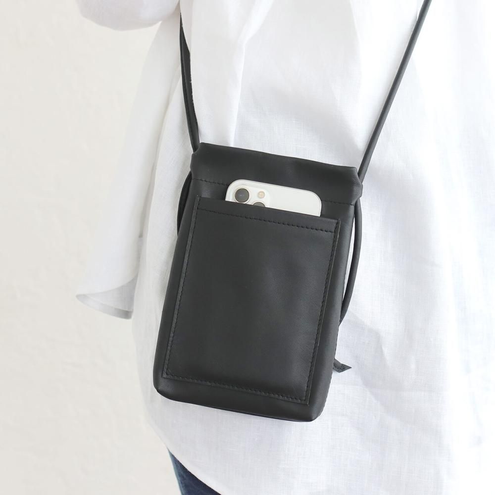 本革スマホショルダー chalk アシスタントポーチにもなるレザー