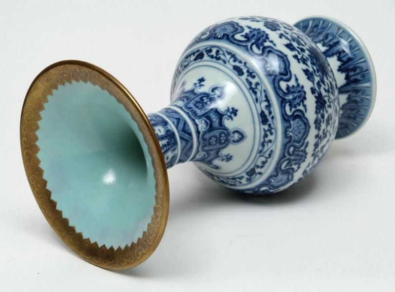 景徳鎮 金口青花纏枝蓮紋賞瓶 【一品物】 - 書道用具専門店 西本皆文堂