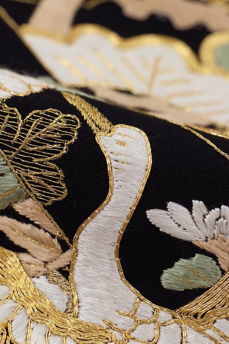 銀座【B-3910】染五ッ紋 総刺繍 黒留袖 四季花に鶴の図 :身丈157/裄67