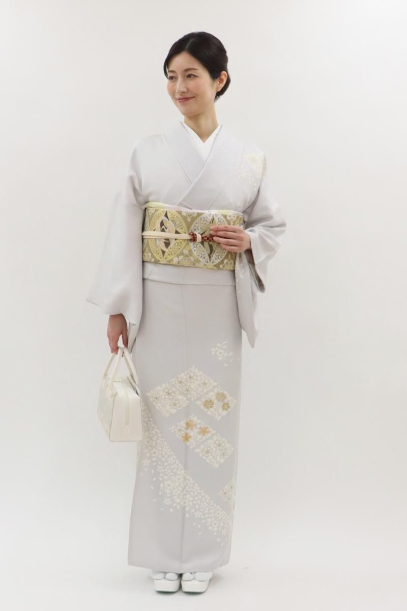 銀座【B-4054】訪問着 銀鼠色 花唐草の菱に桜の花弁（落款入） 身丈