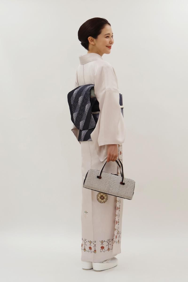 銀座【B-4093】絹菱製 単衣 付下げ 淡い灰桜色 装飾華文（反端付）（N