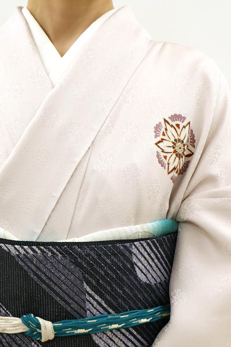 銀座【B-4093】絹菱製 単衣 付下げ 淡い灰桜色 装飾華文（反端付）（N