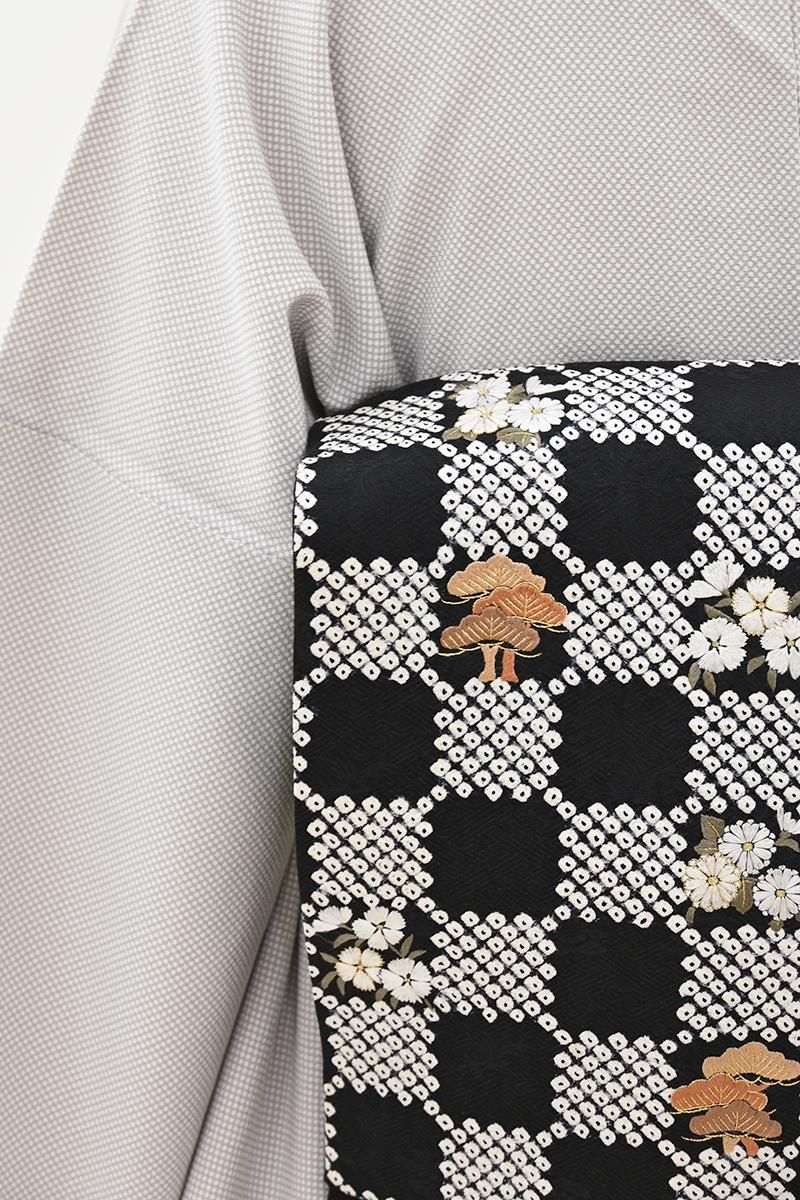 銀座【H-0749】刺繍 名古屋帯 黒色 市松に松や花の図 - 銀座きもの青木