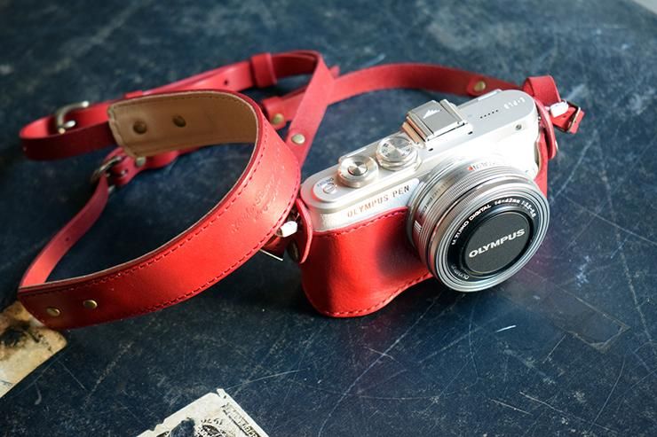 オリンパスPEN E-PL10／E-PL9／E-PL8カメラホルダー＆ストラップ（全4
