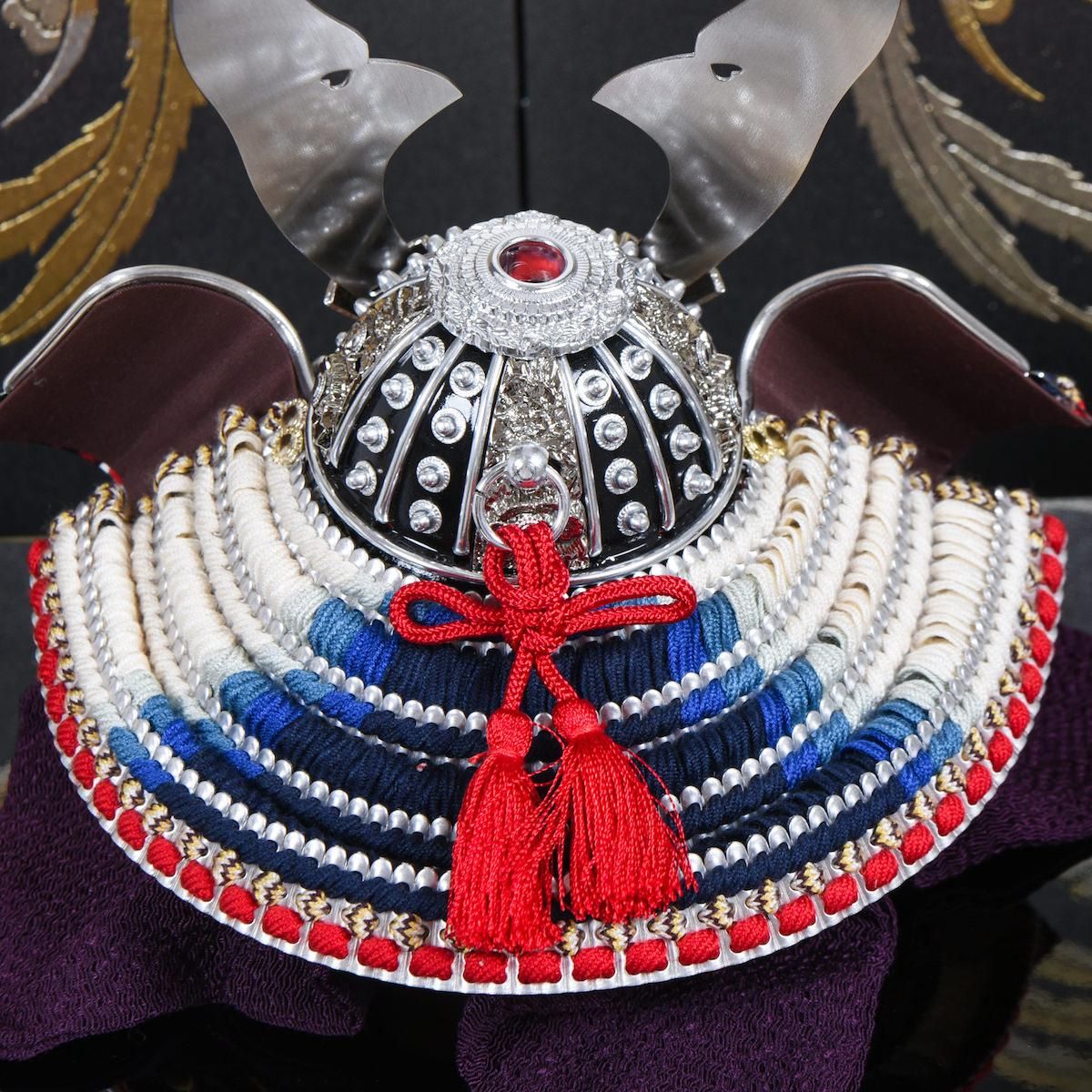 兜飾り 薫 白糸沢鷹威 東玉監修