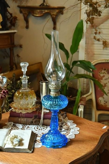 古いブルーガラスオイルランプ | ベルギー製 - Antiques Jete