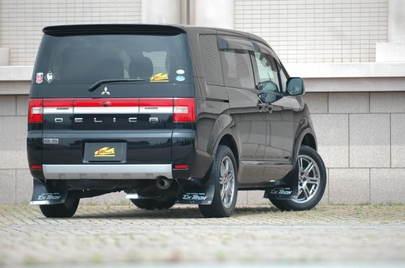 D5専用のマッドフラップ マッドガードとも呼ばれる泥除けです