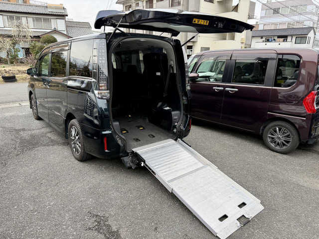 8人乗りの中古車 | 中古車情報・中古車検索なら【車選びドットコム】