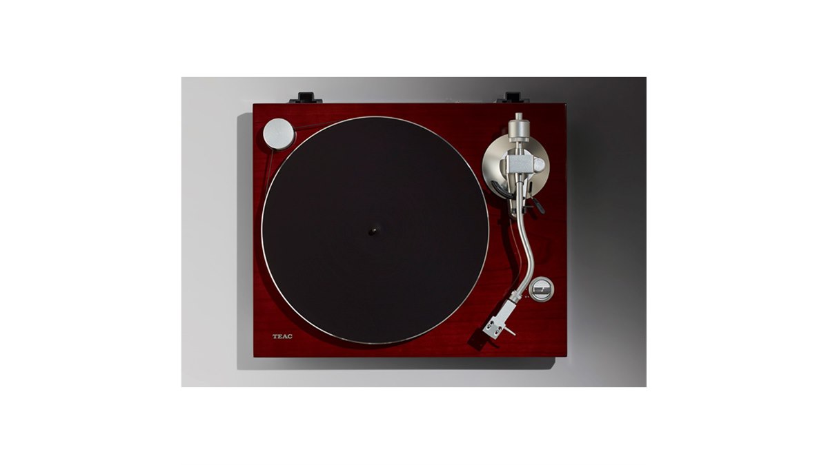 ティアック、外掛け式ベルトドライブ採用のアナログターンテーブルを