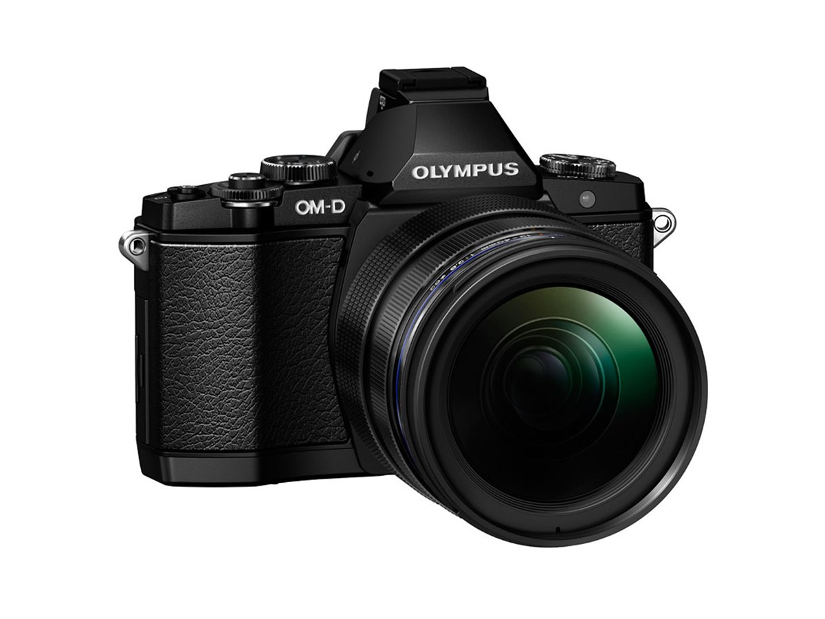 オリンパス、デザイン性と操作性を高めた「OM-D E-M5 PROレンズキット