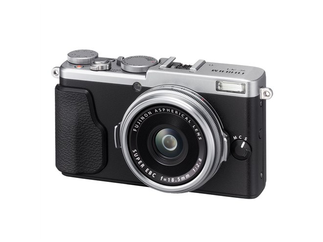 富士フイルム、F2.8/28mm相当レンズ搭載のAPS-Cコンデジ「X70」 - 価格.com