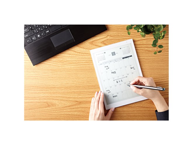 ソニー、“紙のように読み書きできる”A5サイズ相当のデジタルペーパー