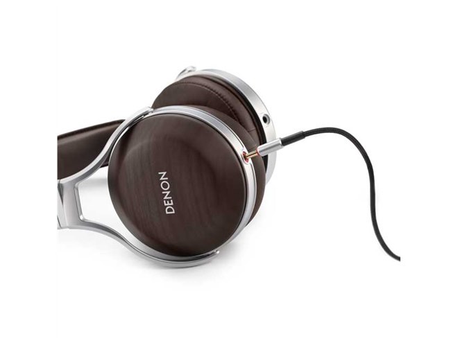 デノン、ハウジングに天然木を採用したプレミアムモデル「AH-D5200