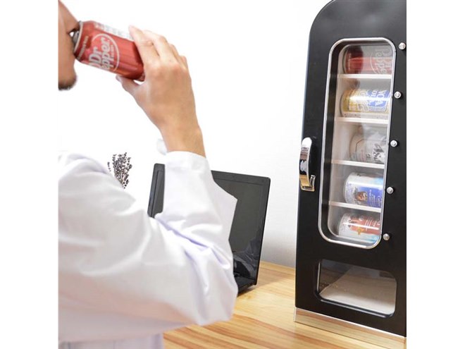 サンコー、“自動販売機のようなギミック”を備えた保冷庫「俺の自販機