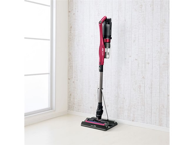 シャープ、1.5倍の吸引力と長時間運転を実現したコードレス掃除機