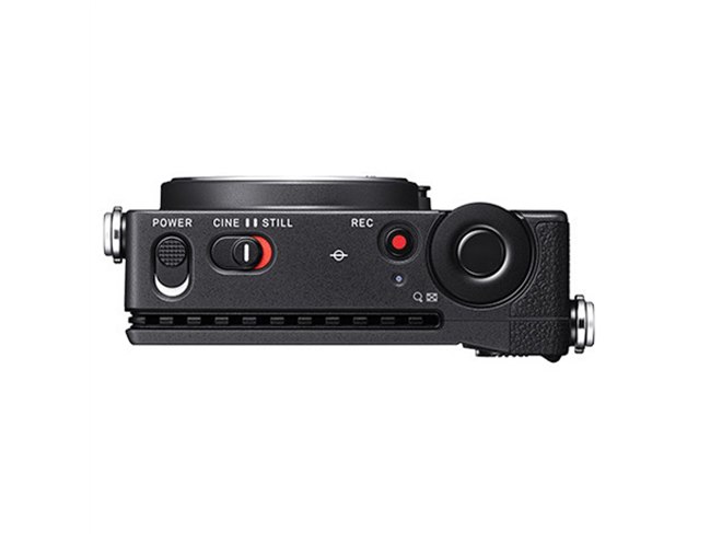 シグマ、小型フルサイズミラーレスカメラ「SIGMA fp」を発表 - 価格.com