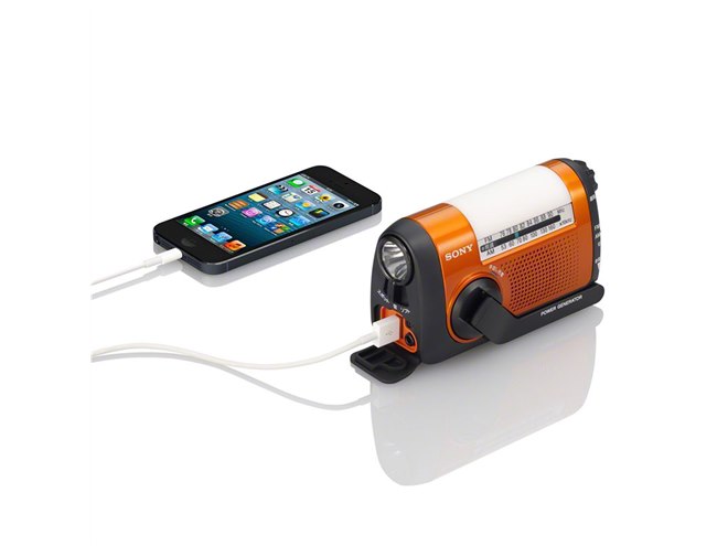 ソニー、iPhoneの充電に対応した手回しラジオ2機種 - 価格.com