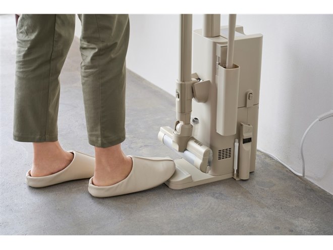 アイリスオーヤマ、フットスイッチ付きゴミ回収ドックを採用した