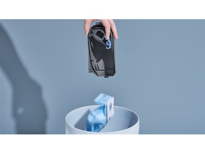 パナソニック、手を汚さずにごみ捨てできるコードレススティック掃除機