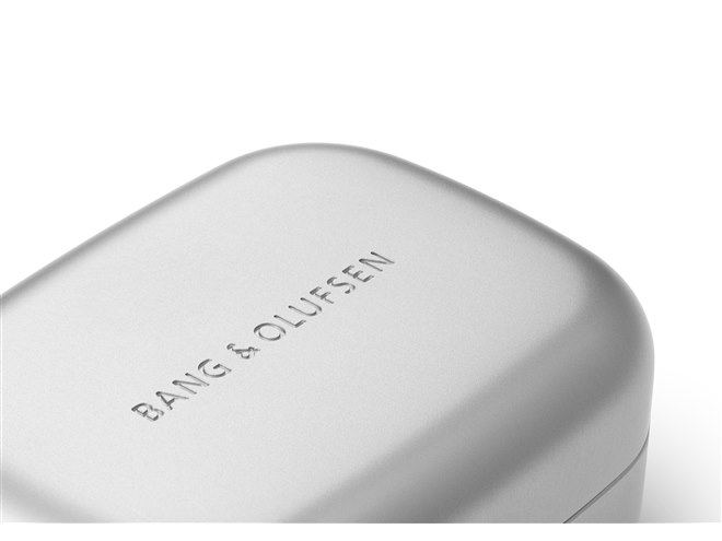 Bang & Olufsen、通話性能を改善した完全ワイヤレスイヤホン「Beoplay